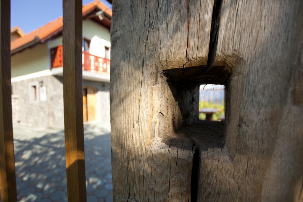 Vineyard Cottage Lustek Ново-Место Экстерьер фото