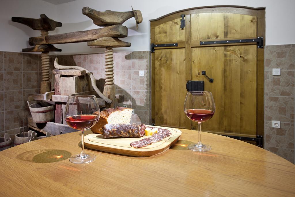 Vineyard Cottage Lustek Ново-Место Номер фото