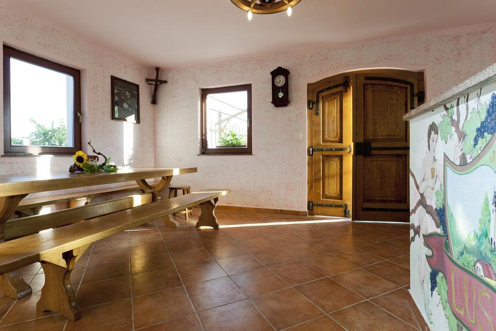 Vineyard Cottage Lustek Ново-Место Номер фото