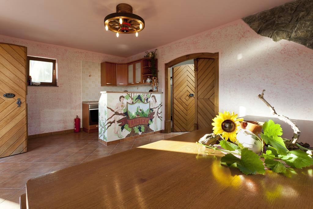 Vineyard Cottage Lustek Ново-Место Номер фото
