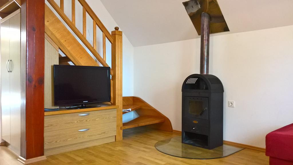 Vineyard Cottage Lustek Ново-Место Экстерьер фото